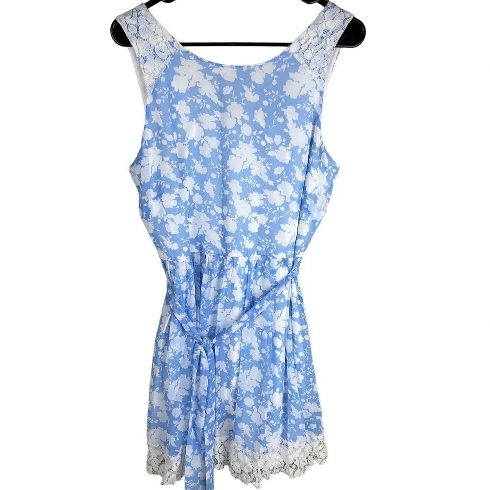 Disney Alice “Through the Looking Glass”  White Floral Lace Dress Size Large